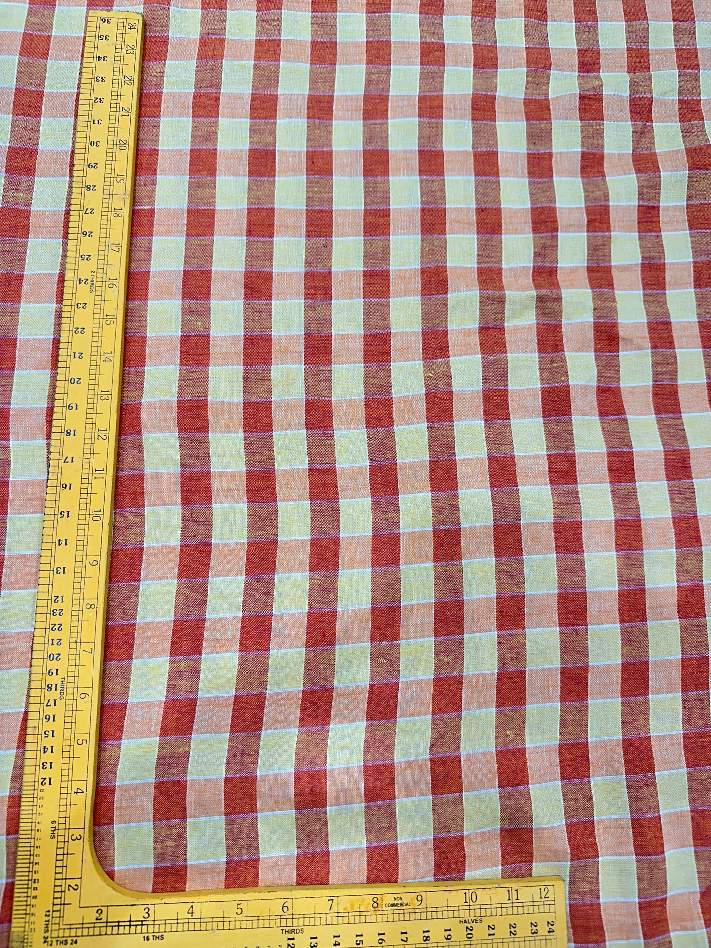 100% लिनन चेक फ़ैब्रिक - लाल, पीला और नारंगी बहुरंगी