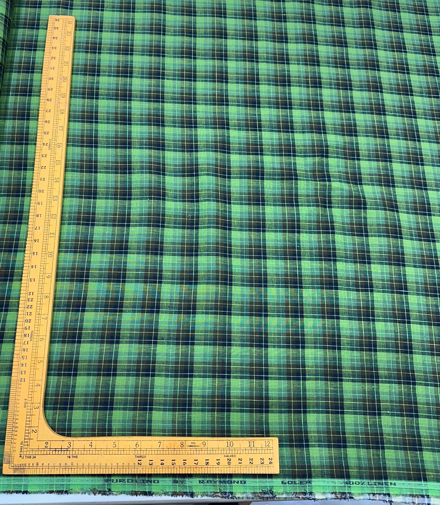100% शुद्ध लिनन चेक फ़ैब्रिक - हरा और नेवी चेक