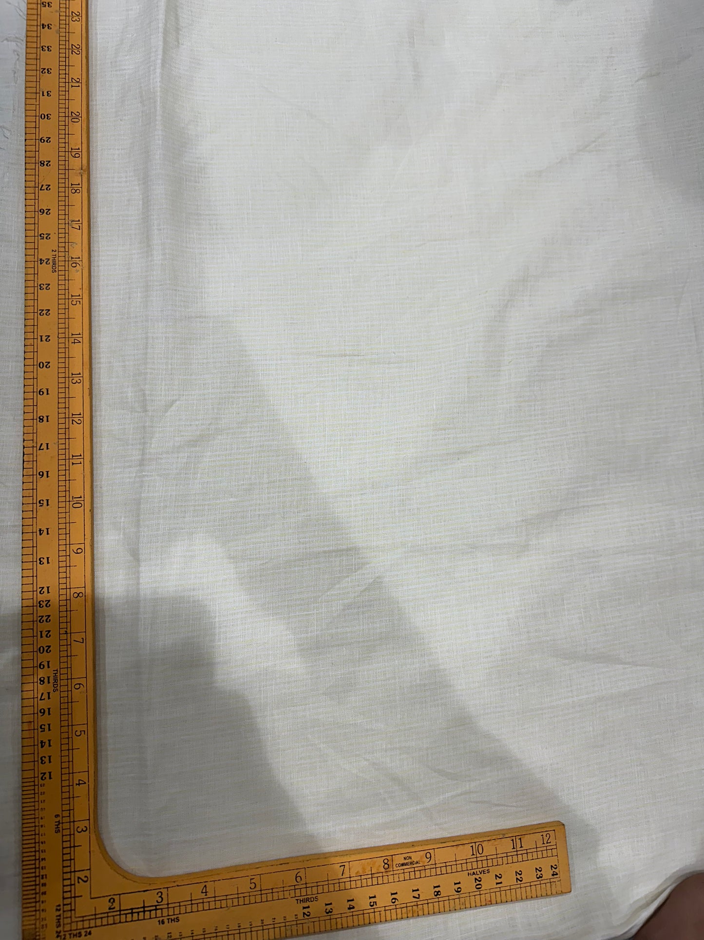 100% शुद्ध लिनन चेक फ़ैब्रिक - सुरुचिपूर्ण ऑफ़-व्हाइट सेल्फ़ टेक्सचर