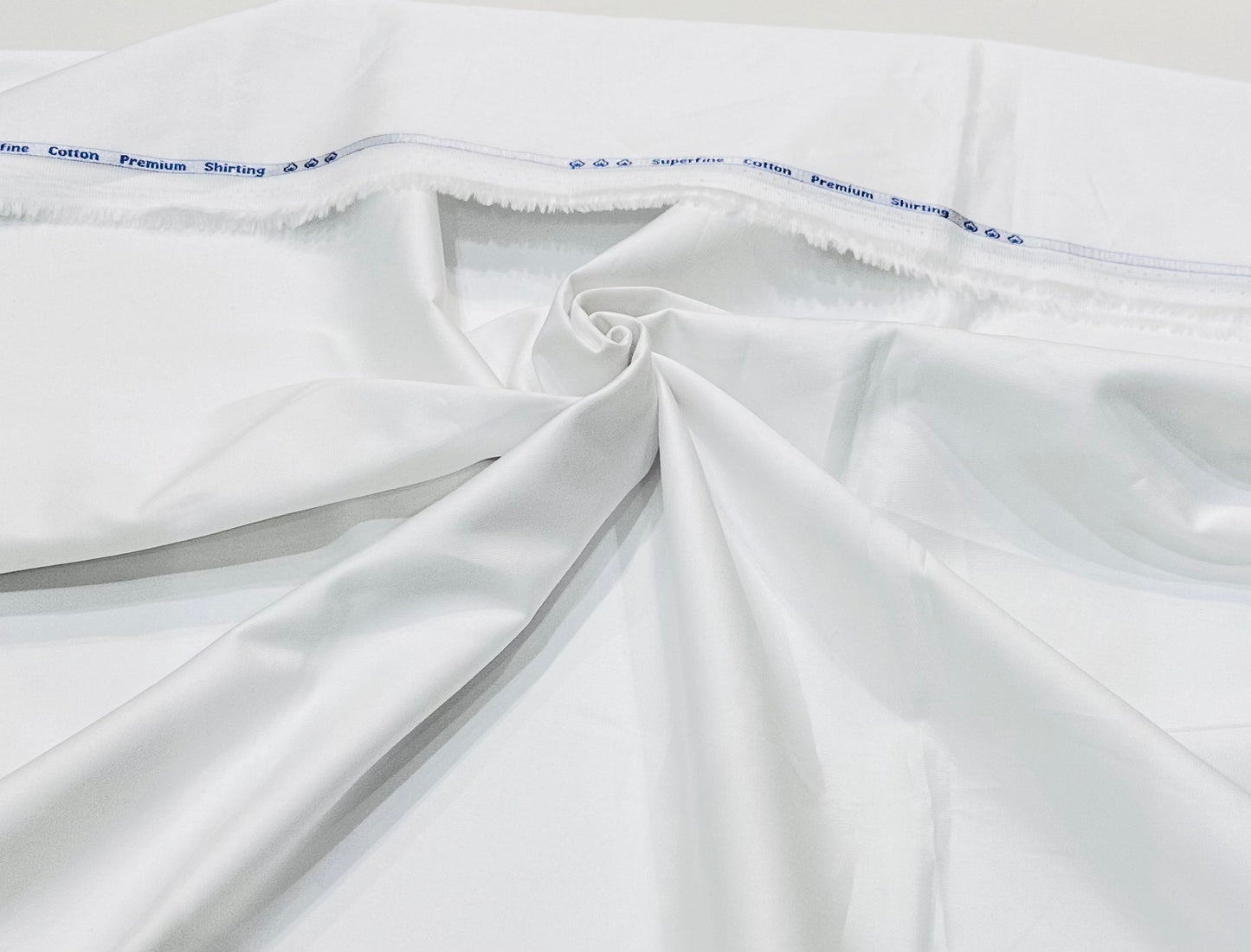 कॉटन साटन फ़ैब्रिक - क्लासिक सफ़ेद (सुपरफ़ाइन)