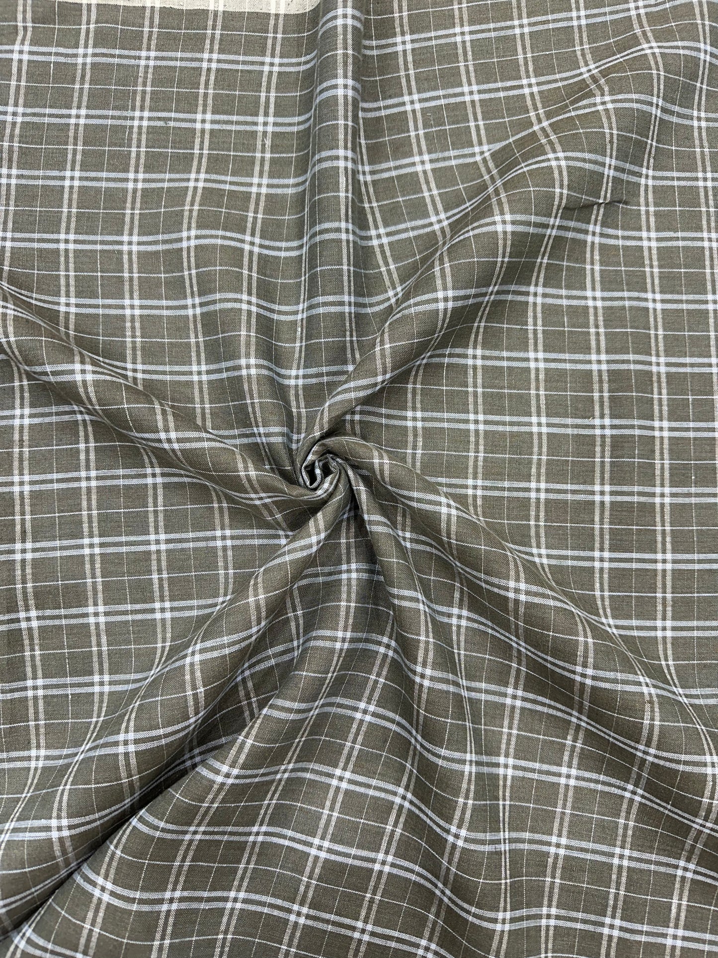 100% शुद्ध लिनन चेक फ़ैब्रिक - सफ़ेद चेक के साथ ऑलिव ब्राउन
