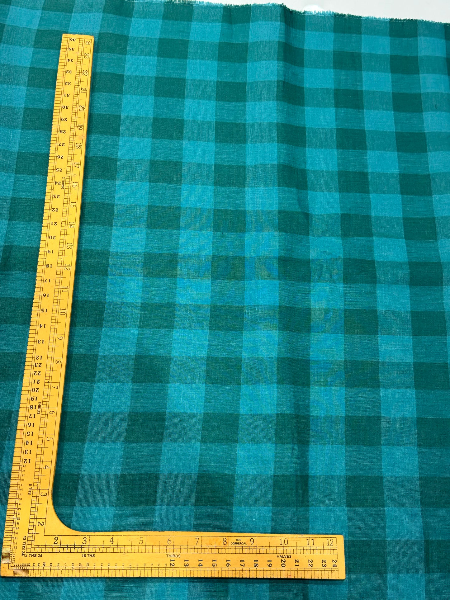 100% शुद्ध लिनन चेक फ़ैब्रिक - टील ग्रीन डुअल-टोन चेक